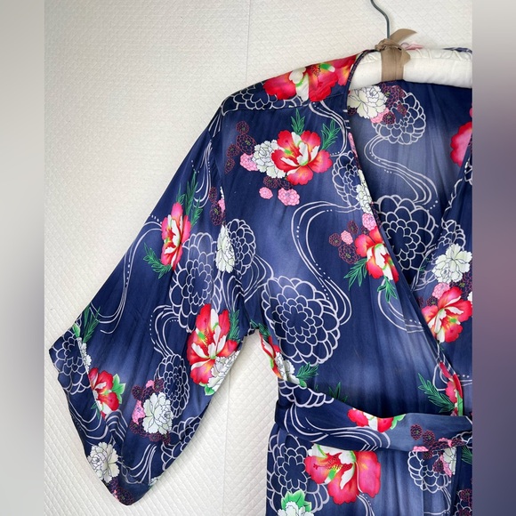 Vintage Victoria Secret Silk Robe - Picture 3 of 11